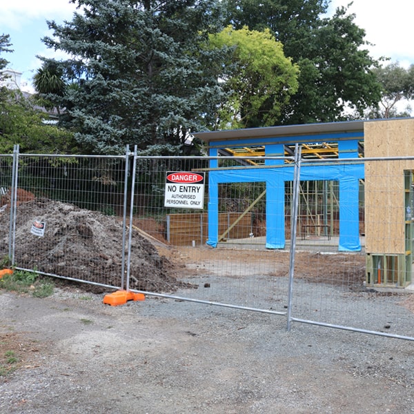 do you deliver and set up temporary fencing and what's the cost for this in New Sweden